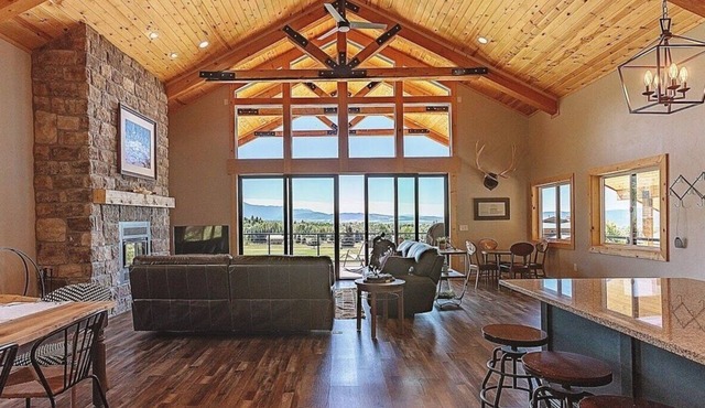Canyon Pines Retreat on Golf Course - Hot Tub
