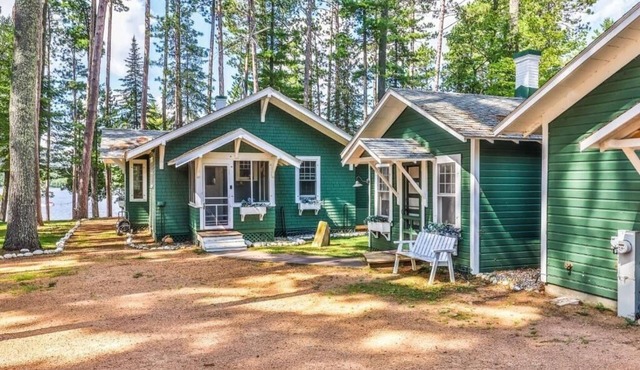 Castaway on Catfish. Accepting weekly reservations Friday - Friday in Eagle River