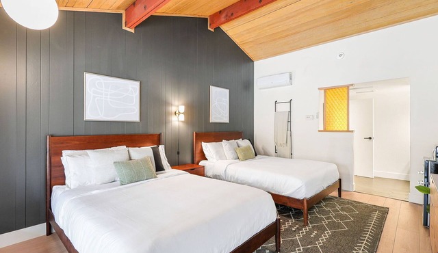 Cave Springs Resort Hotel Room 10 (Visit Mt Shasta)