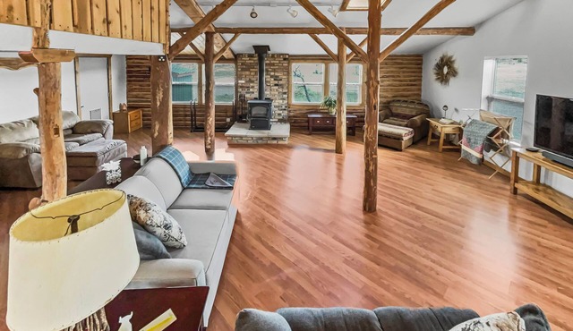 Cedar Mountain Bunkhouse Garage Kennel