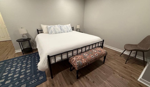 Central to Zoo and Baxter Arena, Pet Friendly