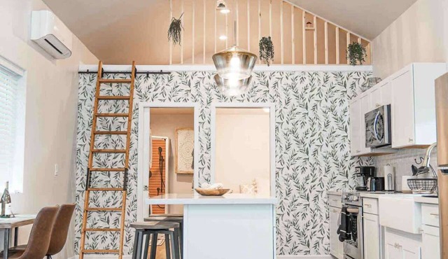 Centralia Garden Cottage | Cozy Loft Retreat