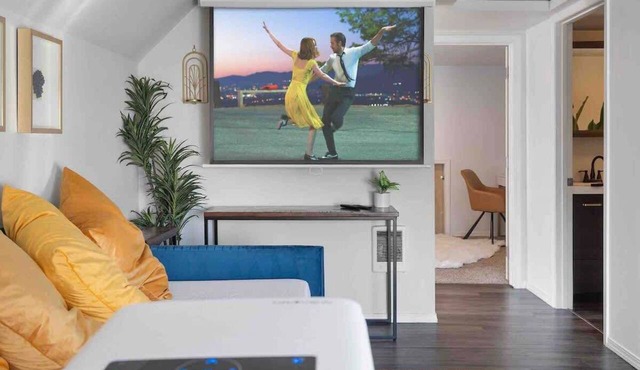 Centralia Theater Apt w/Projector | Sleeps 4