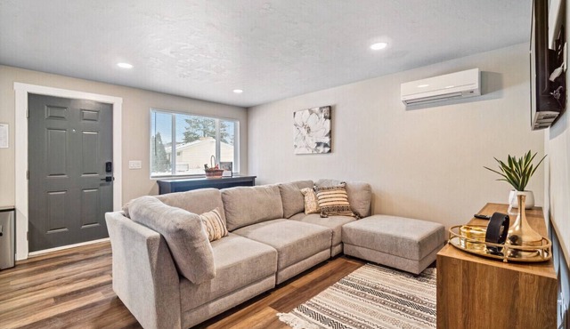Centrally Located & Updated 2 Bed APT