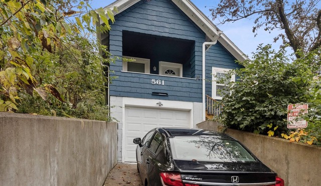Centrally Located APT near UC, Hospital and Zoo! by RedAwning