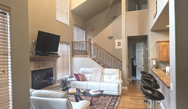 Centrally Located Luxurious 3 Bedroom Condo