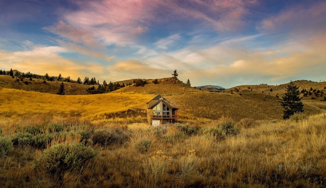Change in Altitudes 3 bed, 2.5 bath lux house on 20 acres near Yellowstone