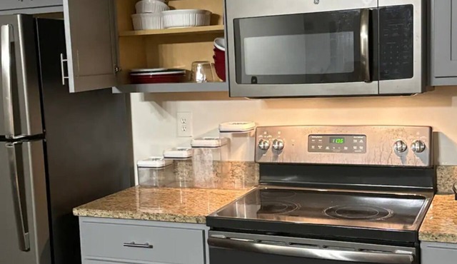 Charming 1-bedroom apartment with AC, garage, and WiFi in lovely Tuscaloosa