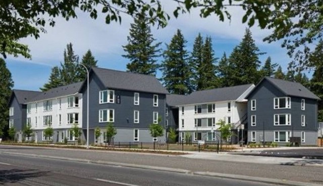 Charming 1-bedroom apartment in Portland is very centric close from everything.