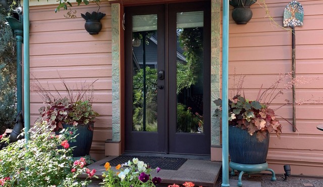Charming 1-bedroom cottage with WiFi, AC in beautiful, historic Walla Walla