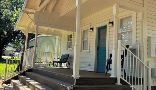 Charming 1-bedroom cottage with WiFi, AC in fabulous West Monroe