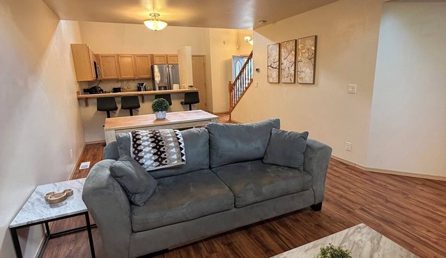 Charming 2-bdrm townhome in Silverdale, minutes away from town-medical-Navy base