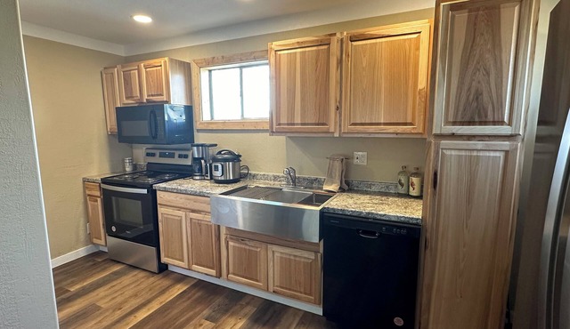 Charming 2-bedroom house with WiFi, AC in fabulous Pendleton
