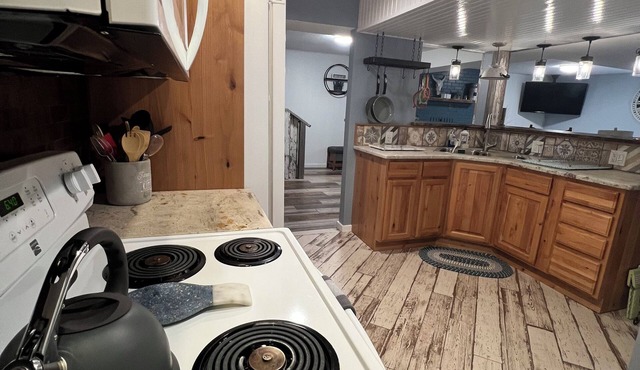 Charming 2-bedroom villa with WiFi, AC close to Salida Colorado!
