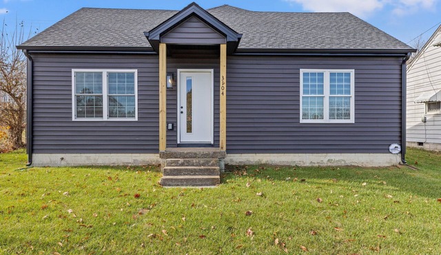 Charming 3-bedroom farmhouse in welcoming Lexington with WiFi, AC
