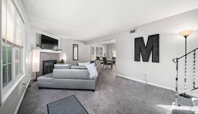 Charming 3-bedroom home with firepit