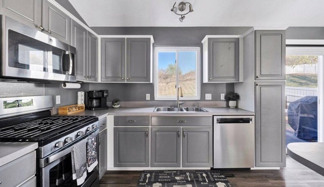 Charming 3-bedroom house with 4 beds