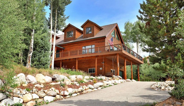 Charming 4-bedroom 1/2 duplex house in Silverthorne perfect for your getaway