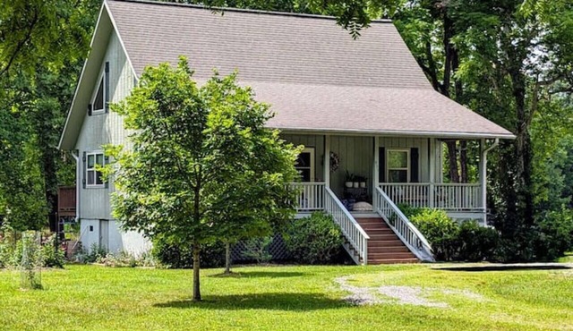 Charming and Cozy River House