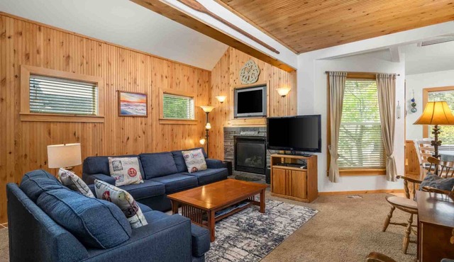 Charming Beach Hideaway w/Fire Pit, Deck, & Close to Beach, Shops, Restaurants,and Sunset Views