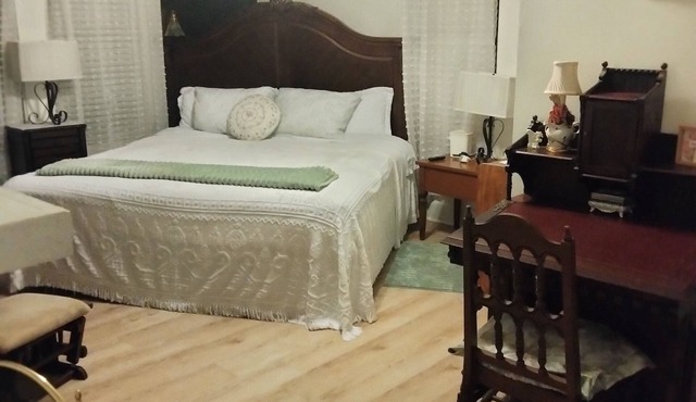 Charming bed & breakfast in soothing Ruston spirit. Near Tech and Sports complex