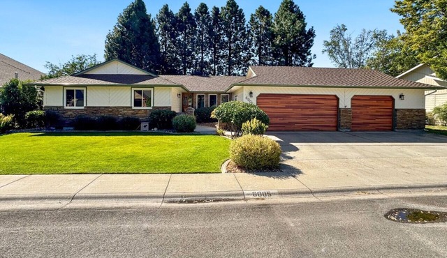 Charming Boise Home with Hot Tub on Private Golf Course