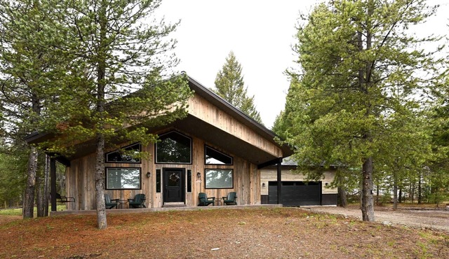 Charming Cabin w/Hot Tub, 19 Miles to Yellowstone