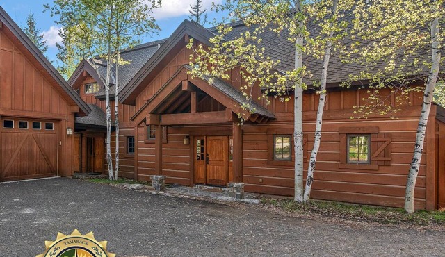 Charming Chalet on the Golf Course