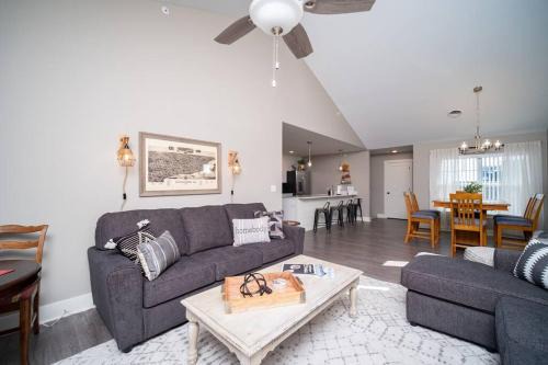 Charming Condo in Bettendorf