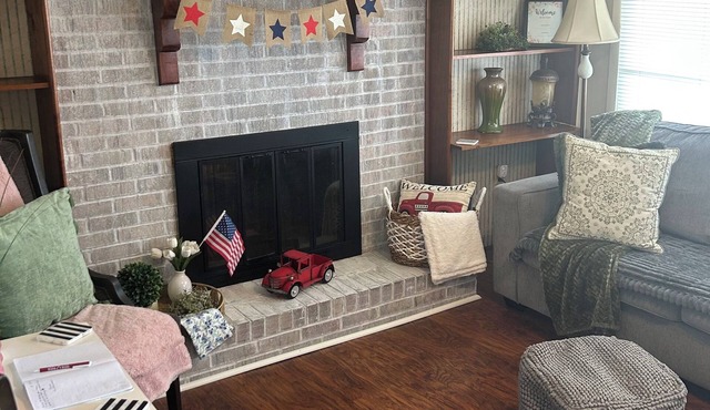 Charming Country Cottage Hideaway 3-bedroom house with WiFi and AC in Lebanon