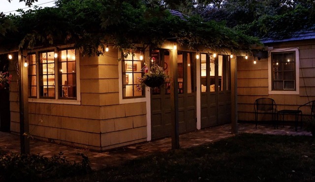 Charming Fort Russell Carriage House - 5 blocks from downtown
