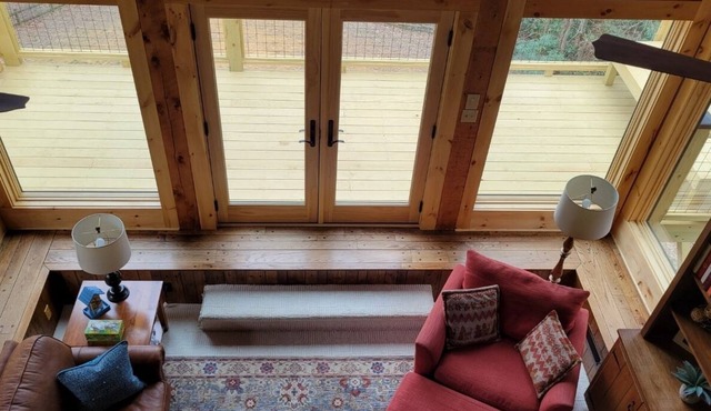 Charming home in Seven Devils. Close access to tubing, ziplining, & hiking. in Seven Devils