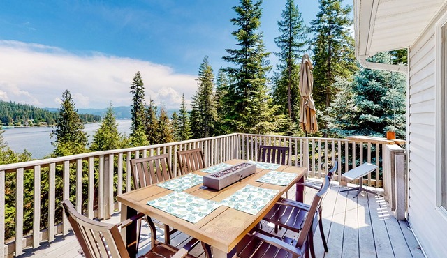 Charming home with lakeview, fireplace, full kitchen, central AC, & W/D