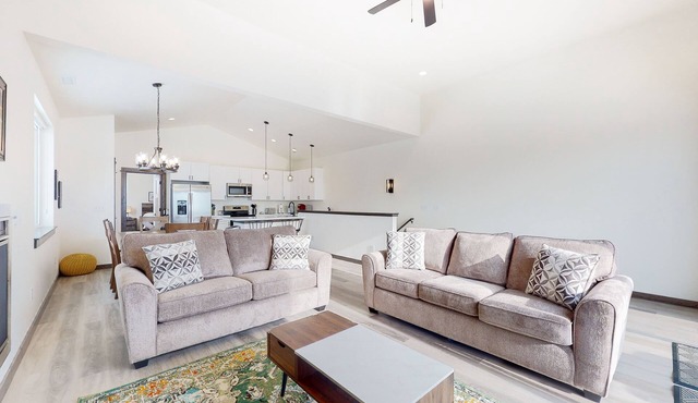 Charming home with mountain view, fireplace, balcony, & washer/dryer