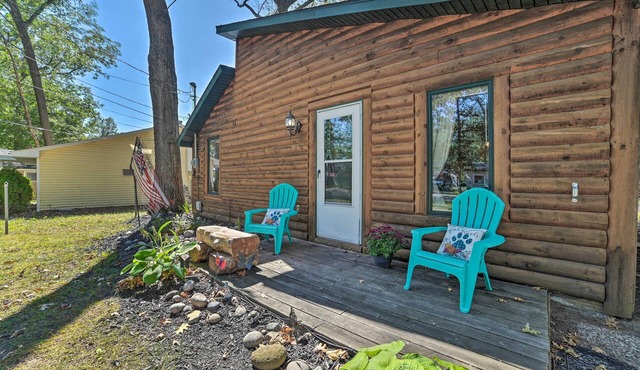 Charming Houghton Lake Cottage w/Backyard!