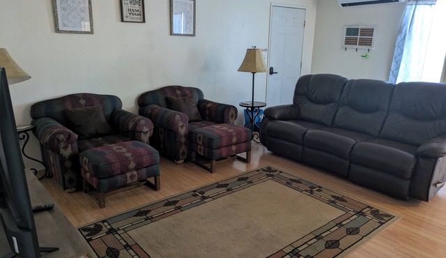 Charming,Quiet,spacious 3-bedroom duplex minutes to all the Events in Pendleton