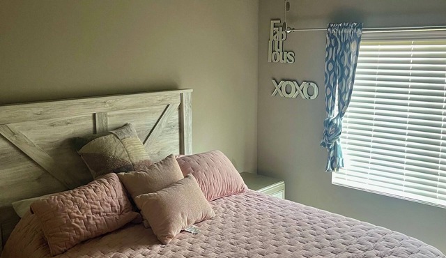 Charming townhome in Omaha. 20 minutes from downtown for cws