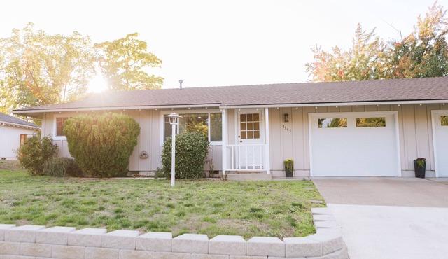 Charming Two!! Centrally located townhome in East Medford