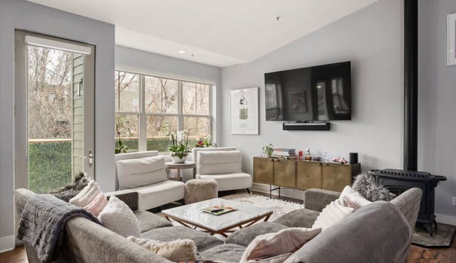 Charming Willits Townhome