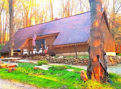 Charmingly Rustic Weekend Getaway in the Mountains near Pittsburgh, Pennsylvania in Champion