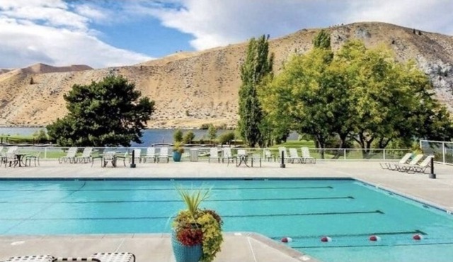 CHELAN AREA! Columbia River Large Home! Waterfront Sun Cove Community!