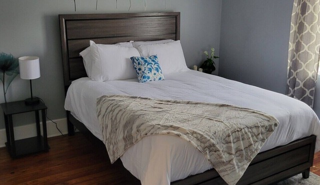 Chic 2 Bd 5 Min to Downtown & IU Methodist