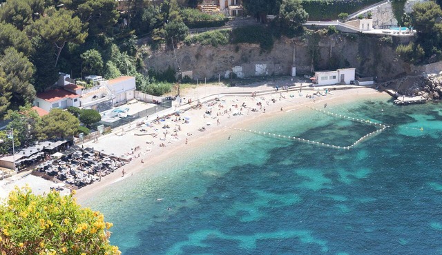 Chic Cap d’Ail Apt with Sea Views – 8 Mins to Monaco & Private Parking in Cap-d'Ail