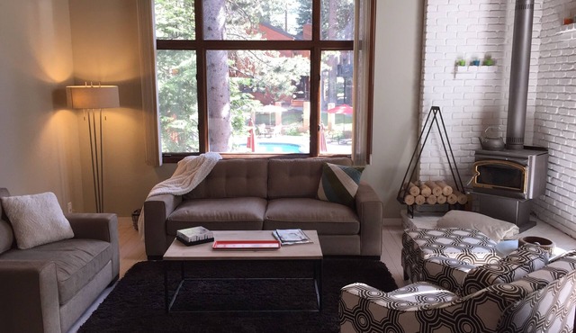 Chic, Modern 2BR +Loft Townhouse