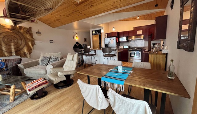 Cimarron view condo, within walking distance of Ridgway park, shops & dining