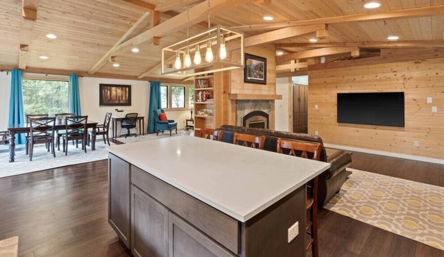 City House / Large Backyard / BBQ / Laundry