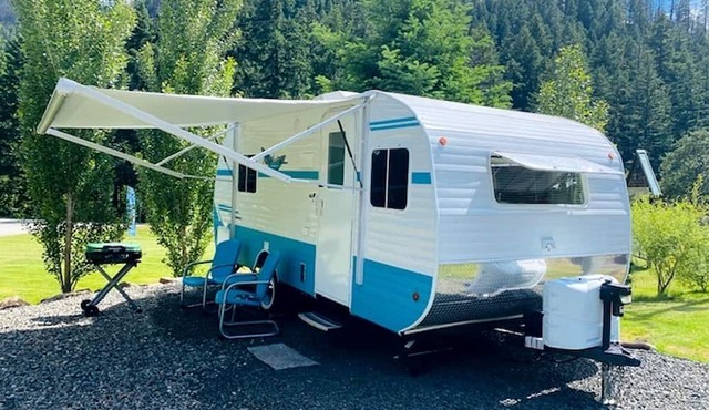 Classic & Cute 1950's Inspired Retro Camper, Idleyld Park, OR