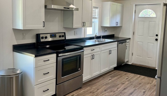 Clean & Cozy Family-Friendly Home Away From Home