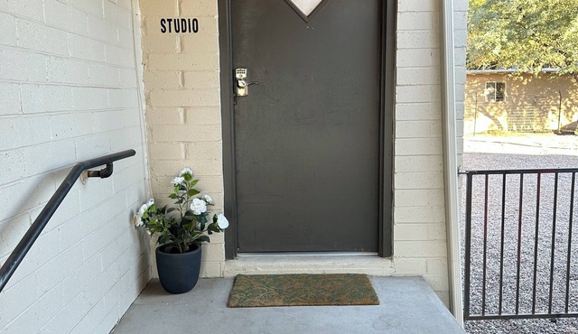 Clean, Private Studio Apartment in a Great Location near EAC in Thatcher