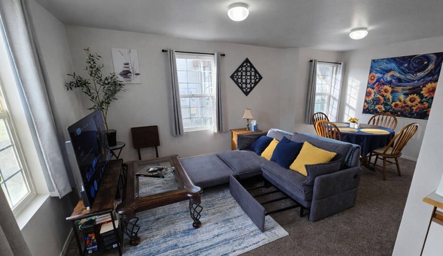 Clean & Quiet 2BR Near St. Lukes Hospital & AFB/Sleeps 6/Fast WiFi